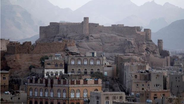 Al-Qaeda militants tighten grip on Yemen town