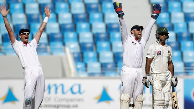 Hafeez misses ton but Pakistan forges ahead