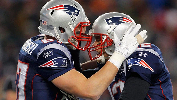 Record-smashing Brady leads Patriots past Broncos