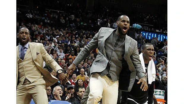Wade, James sit as Heat outlast Hawks in triple-OT