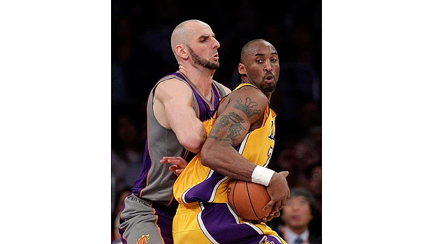 Brilliant Bryant scorches Suns with 48 points