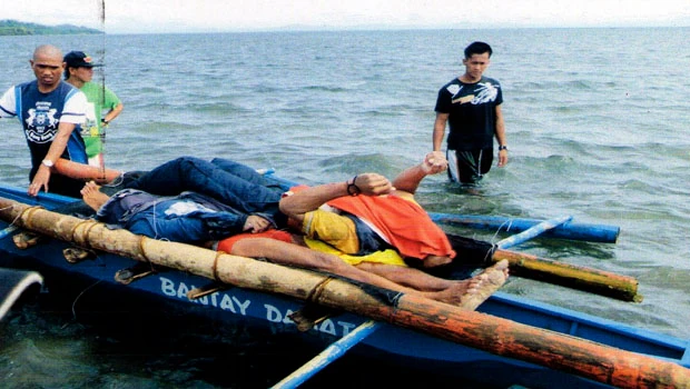 Philippines disarms villagers in fishermen killing probe
