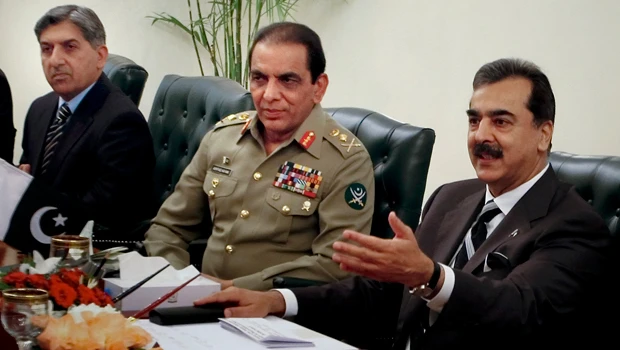 Pakistan president, army chief meet to mend ties
