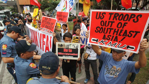 Philippines studying US offer to deploy spy planes