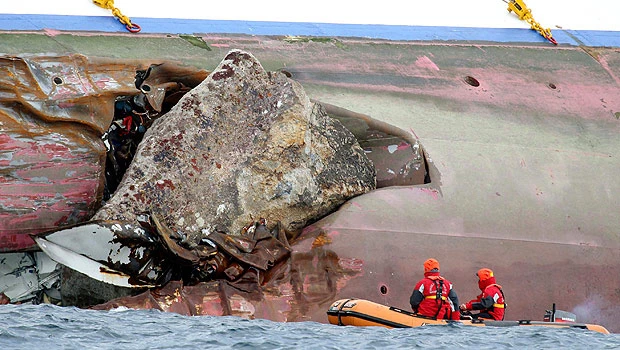 Captain of stricken cruise ship being probed for manslaughter