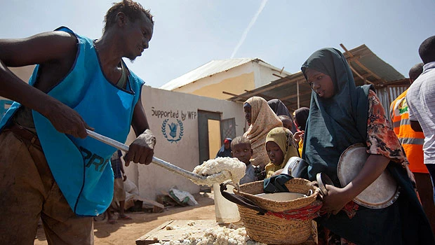 After 6 months of famine Somali men return to farm