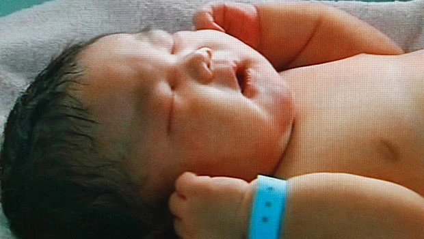Mom in central China gives birth to 15 pound baby