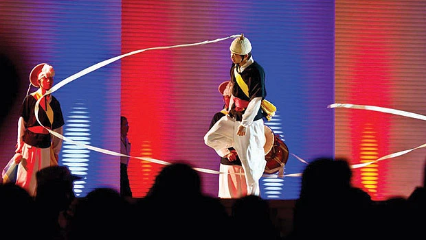 Visitors throng Korean pavilion at Janadriyah