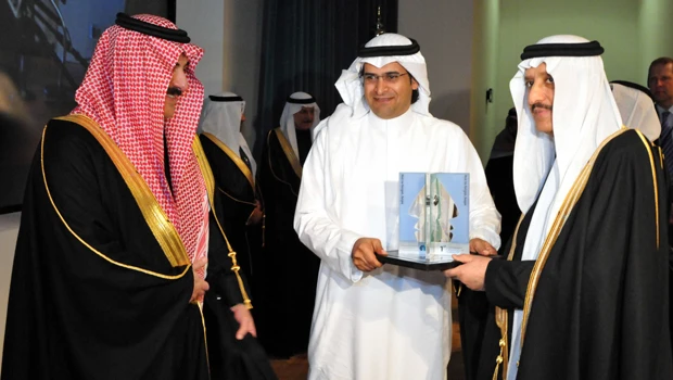 Prince Ahmed honors Mobily for sponsoring Alzheimer’s conference