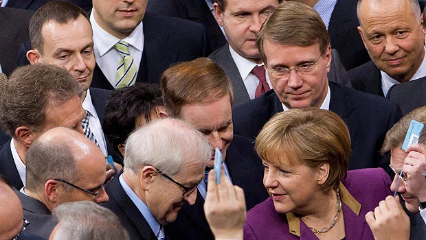 Merkel scrapes win on Greek bailout, rebels grow