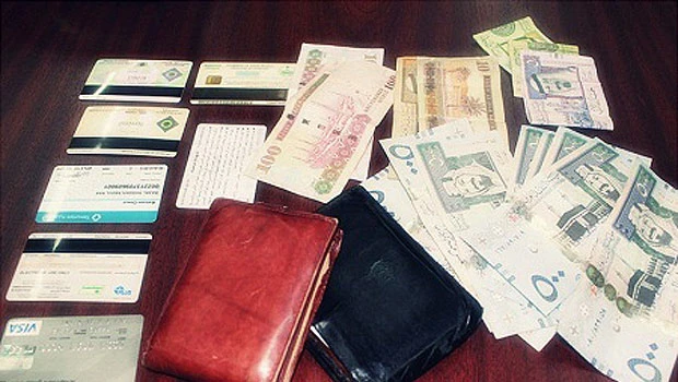 12 teenagers arrested for robbery