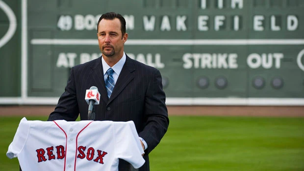 Red Sox pitcher Wakefield bids baseball goodbye