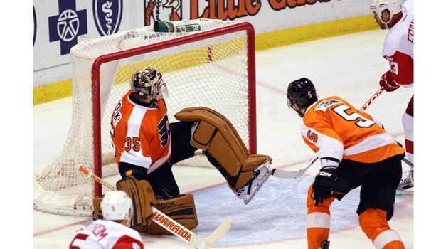 Red Wings tie NHL mark with 20th straight win at home