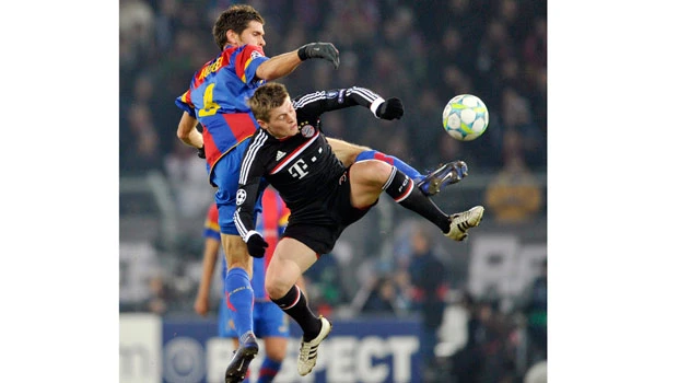 Bayern loses as Basel extends Champions League run