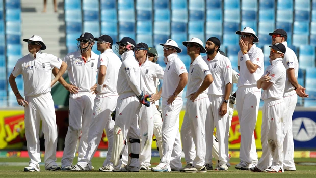 England chases 324 to win against Pakistan