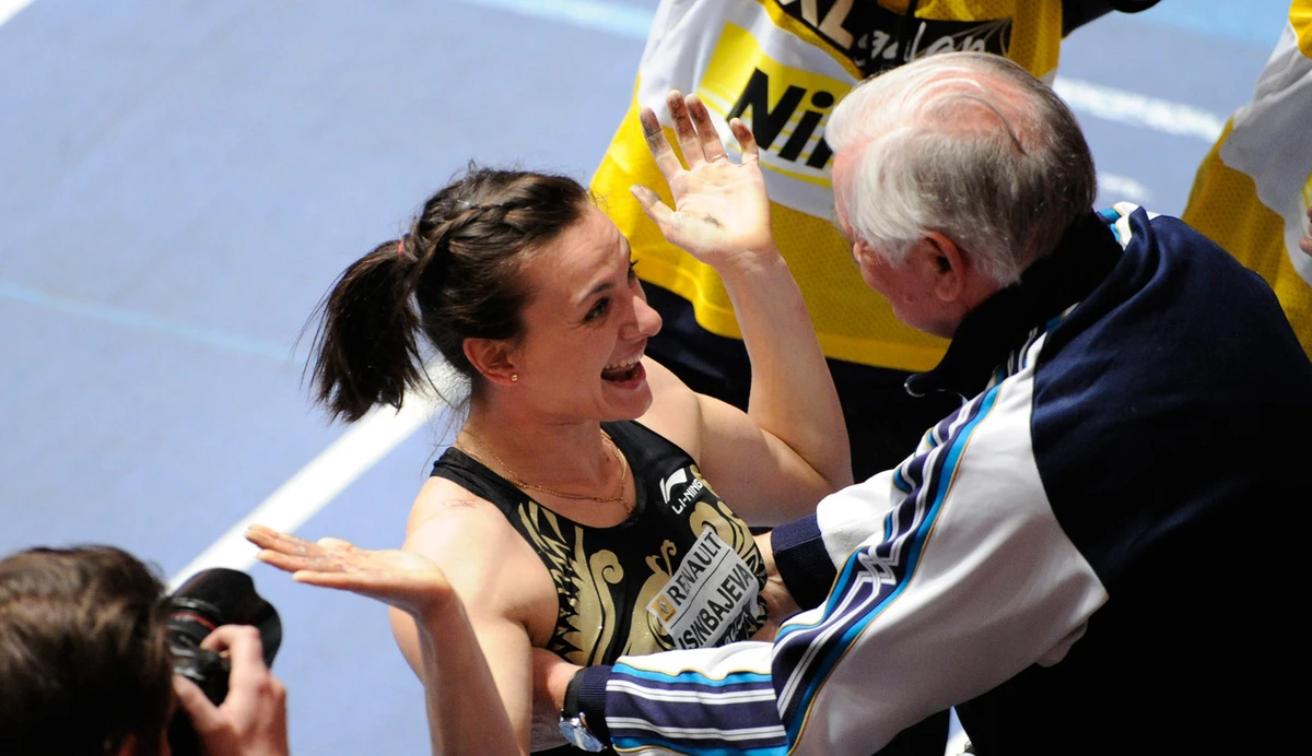 Pole vaulter Isinbayeva soars back on top