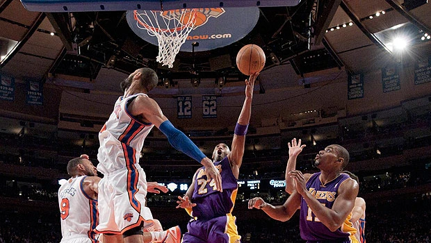 Kobe-mania reigns in Lakers win over Toronto