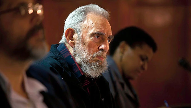 Fidel Castro meets intellectuals in 9-hour meeting