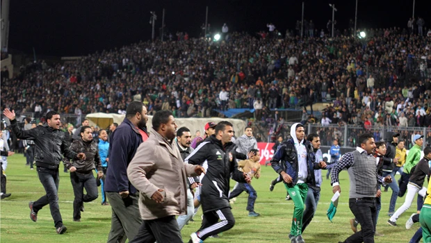 More than 70 die in Egyptian soccer pitch invasion