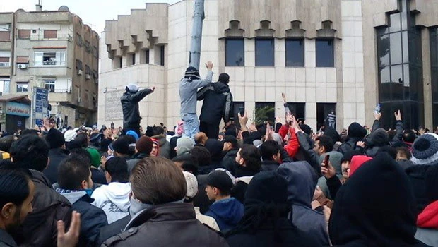 Syrian forces fire on anti-Assad crowd in capital