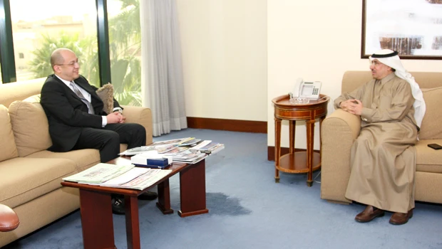 Philippine ambassador visits Arab News office in Riyadh
