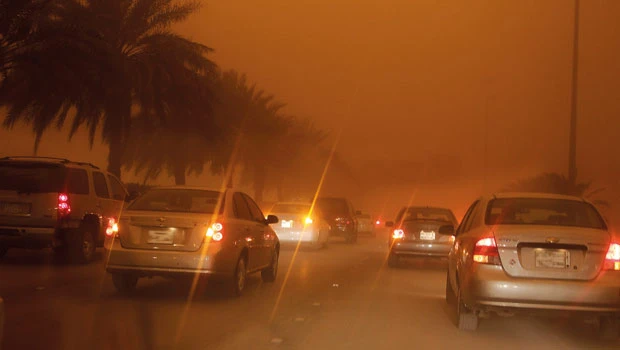 Riyadh sandstorm turns day into night