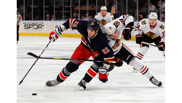 Blackhawks end 9-game skid, beat Rangers