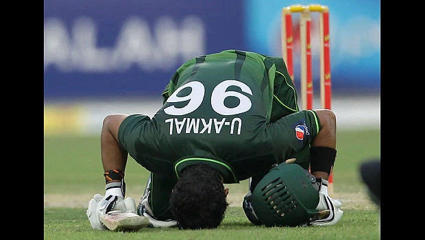 Pakistan bowled out for 222 vs. England