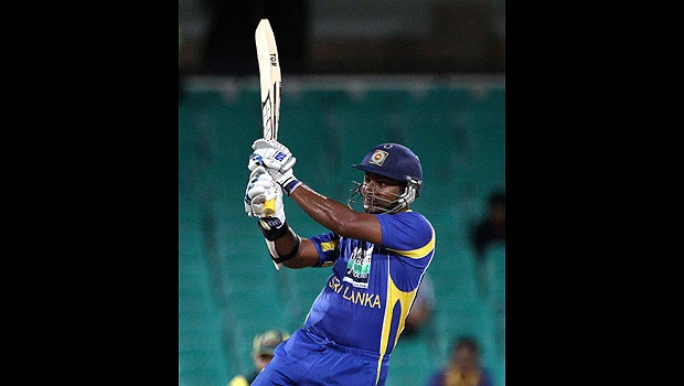 Sangakkara reaches 10,000 as Sri Lanka hammer Australia