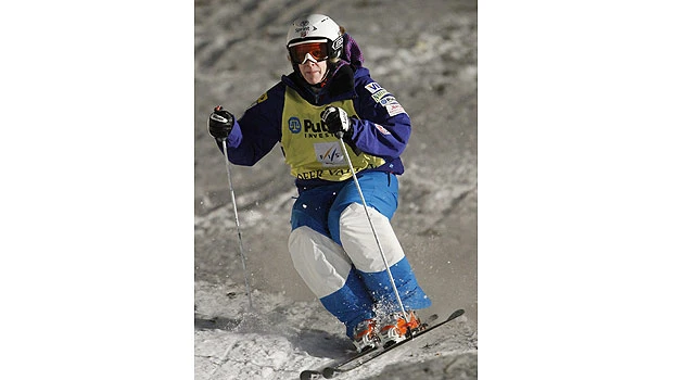 Kearney wins 13th straight World Cup moguls gold