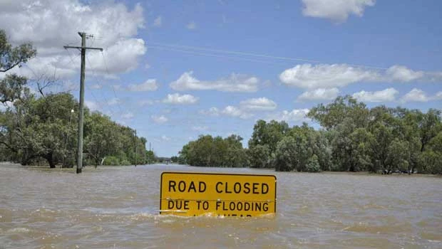 Australian floods force thousands from their homes