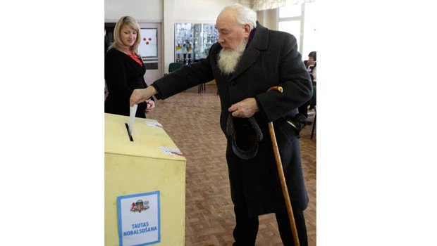 Latvians reject Russian as national language