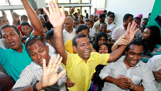 Police issue warrant for ex Maldives president