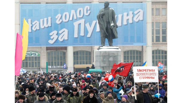 Tens of thousands attend pro-Putin rally in Moscow