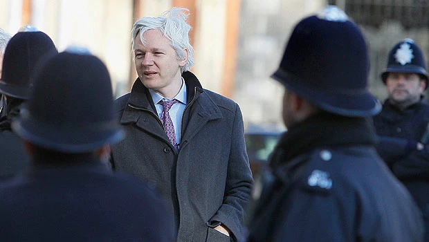 Swedish prosecutors present case against Assange
