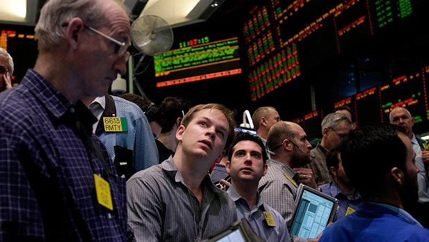 Oil falls below $107 amid weak US gasoline demand