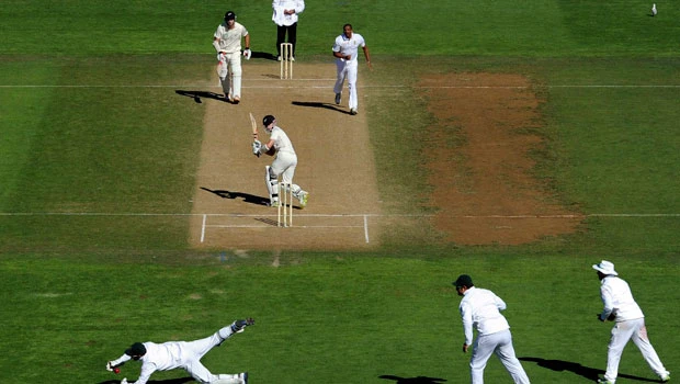 South Africa extends lead after Taylor breaks arm
