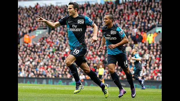 Van Persie seals Arsenal victory at Anfield