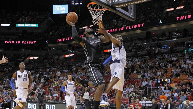 Heat extends home winning streak with win over Mavs