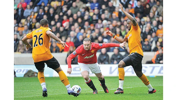 United destroys Wolves to move clear