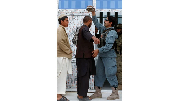 Afghan defense ministry denies bomb plot