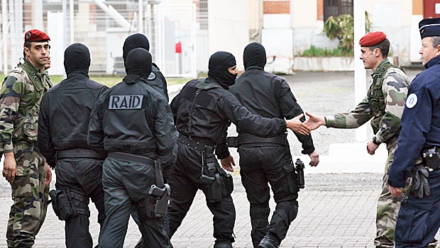 Gunman dies in hail of bullets as French siege ends