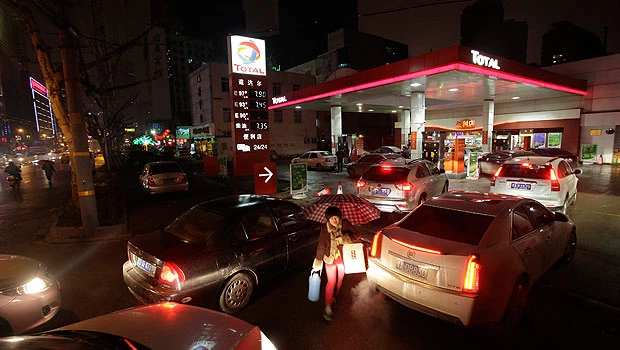 Oil prices fall below $123 a barrel; global stocks dip