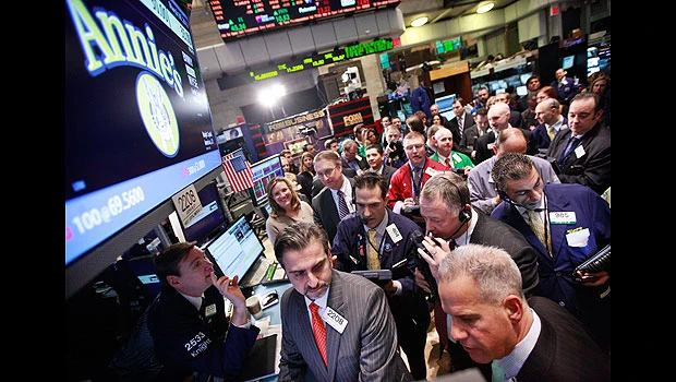 Reserve talks weigh on oil, stocks follow