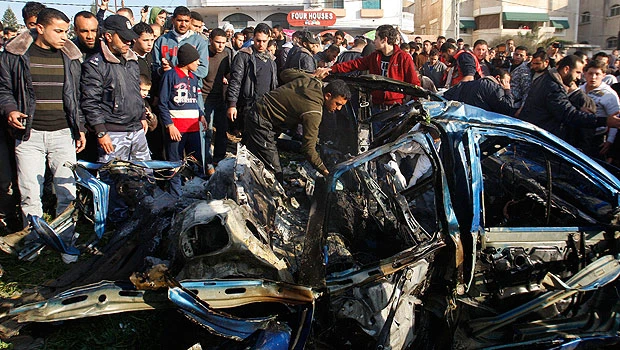 Israel kills 2 Palestinians in Gaza strike