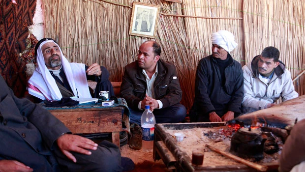 Armed Bedouins enter Sinai peace force camp