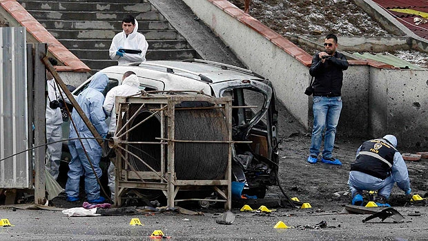 Bomb injures 15 police near Turkey ruling party HQ