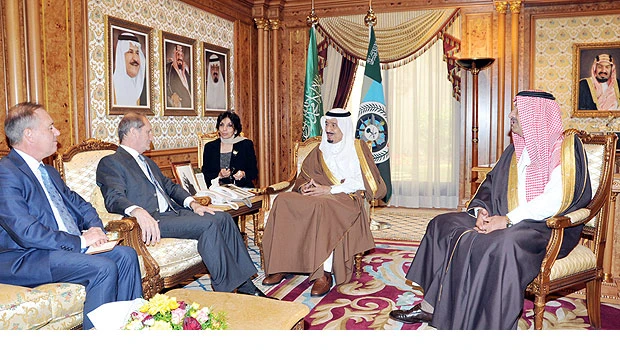 Riyadh, Paris hold talks on defense ties