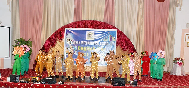 SLISJ organizes English day