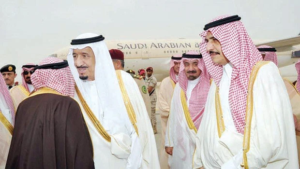 Defense minister pays tribute
to armed forces’ dedication